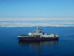 RV Kronprins Haakon. Image: Kit Kovacs (NPI).