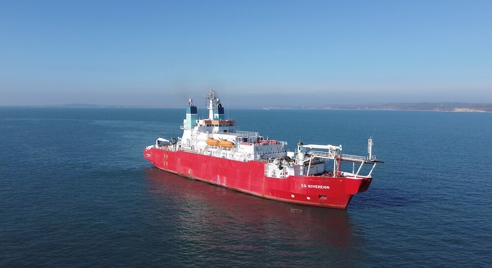 CS Sovereign repairing cable. Credit: Global Marine