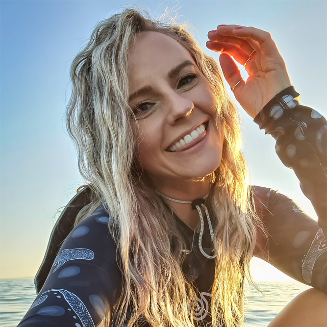 Lizzie James
