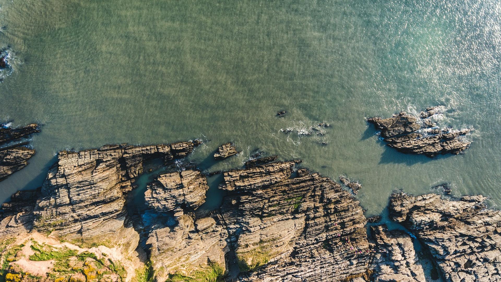 Mining pollution puts nearly 300,000 km of world's coastlines at risk, study warns