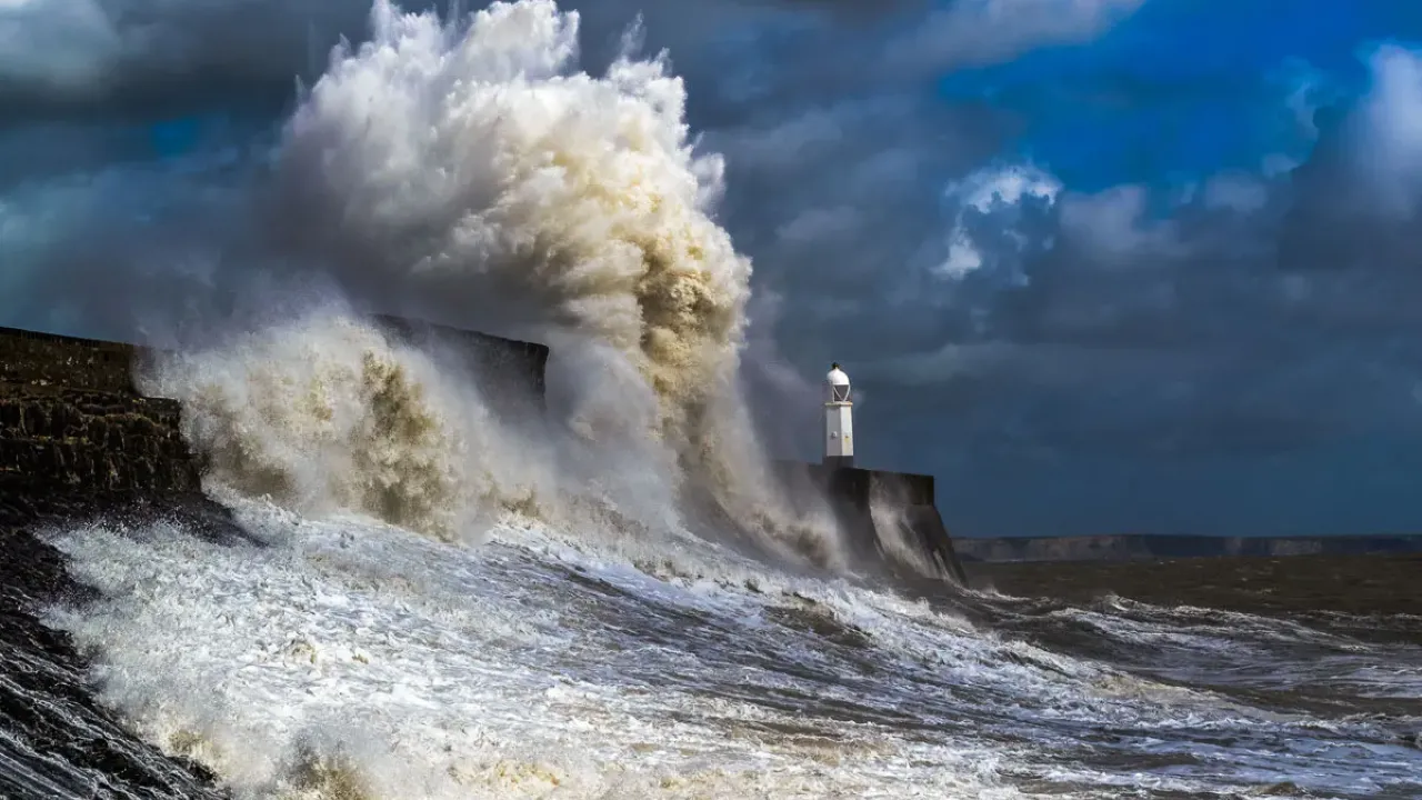 Waves lighthouse