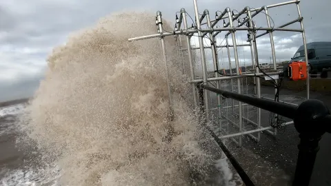 Wave hitting Wirewall