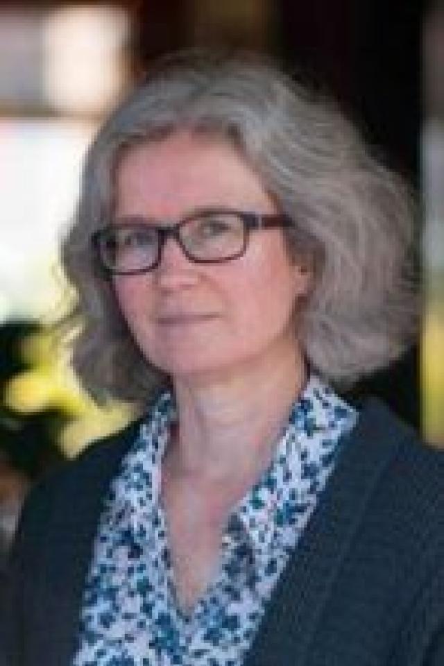 Dr Elizabeth Kent